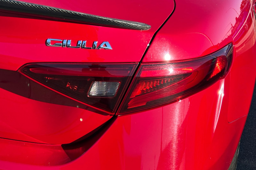 Thumbnail: 2019 Alfa Romeo Giulia - 16