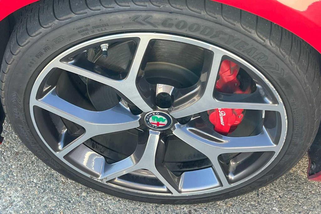 Thumbnail: 2019 Alfa Romeo Giulia - 21