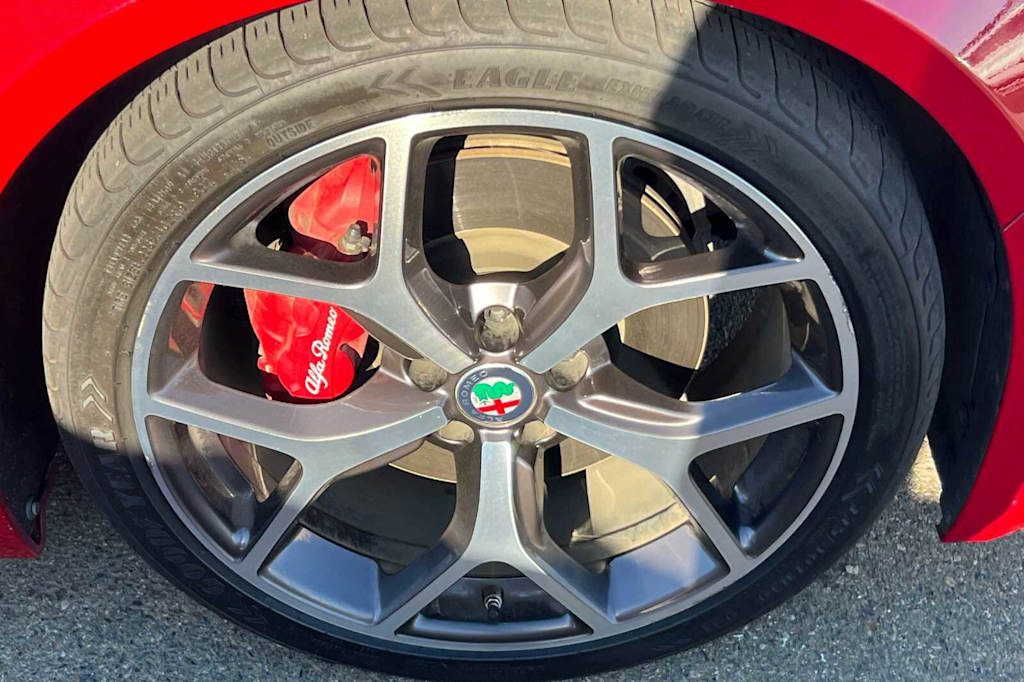 Thumbnail: 2019 Alfa Romeo Giulia - 6