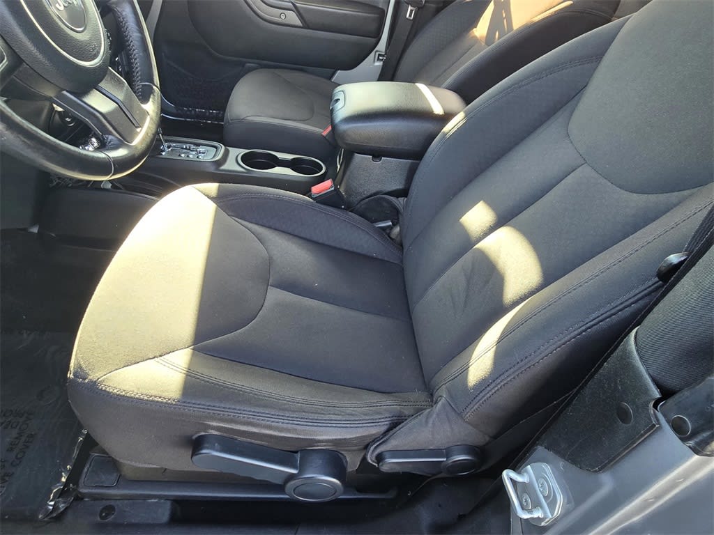 Thumbnail: 2017 Jeep Wrangler - 8