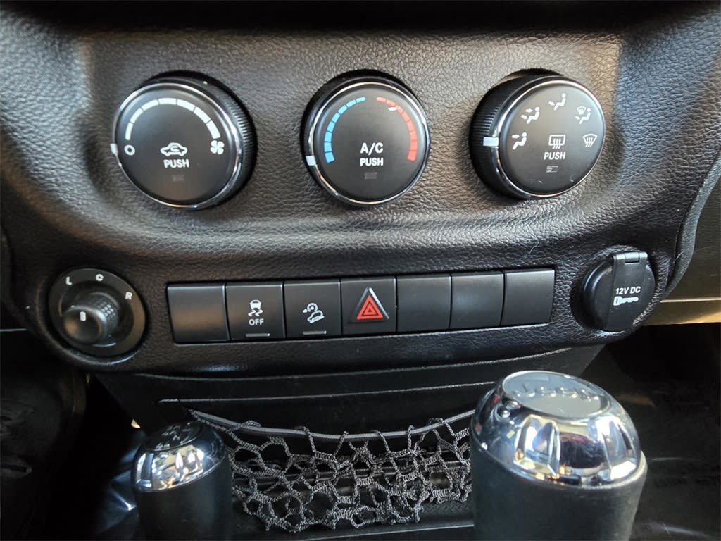 Thumbnail: 2017 Jeep Wrangler - 19