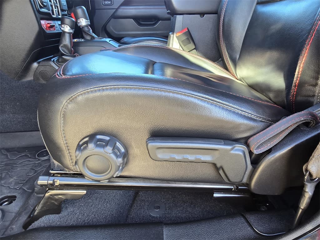 Thumbnail: 2019 Jeep Wrangler - 17