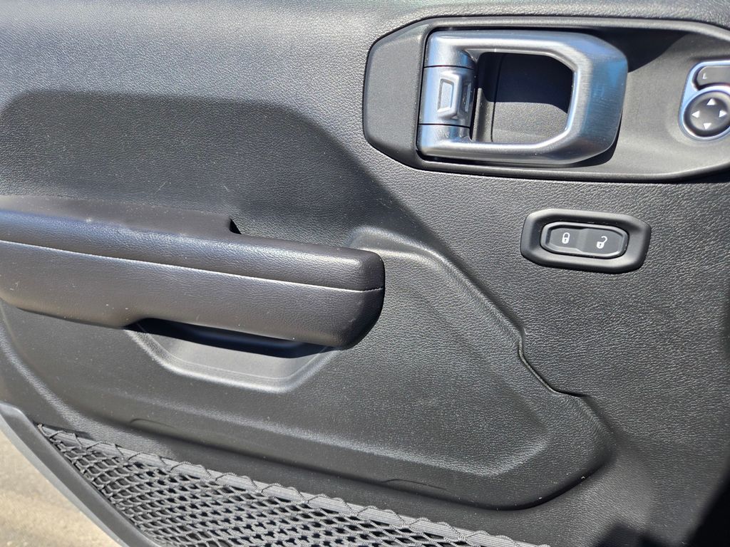 Thumbnail: 2020 Jeep Wrangler - 21
