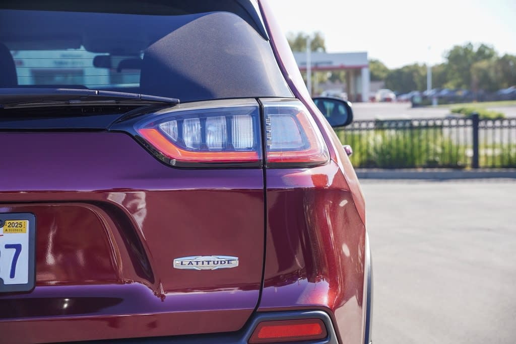 2019 Jeep Cherokee Latitude 21