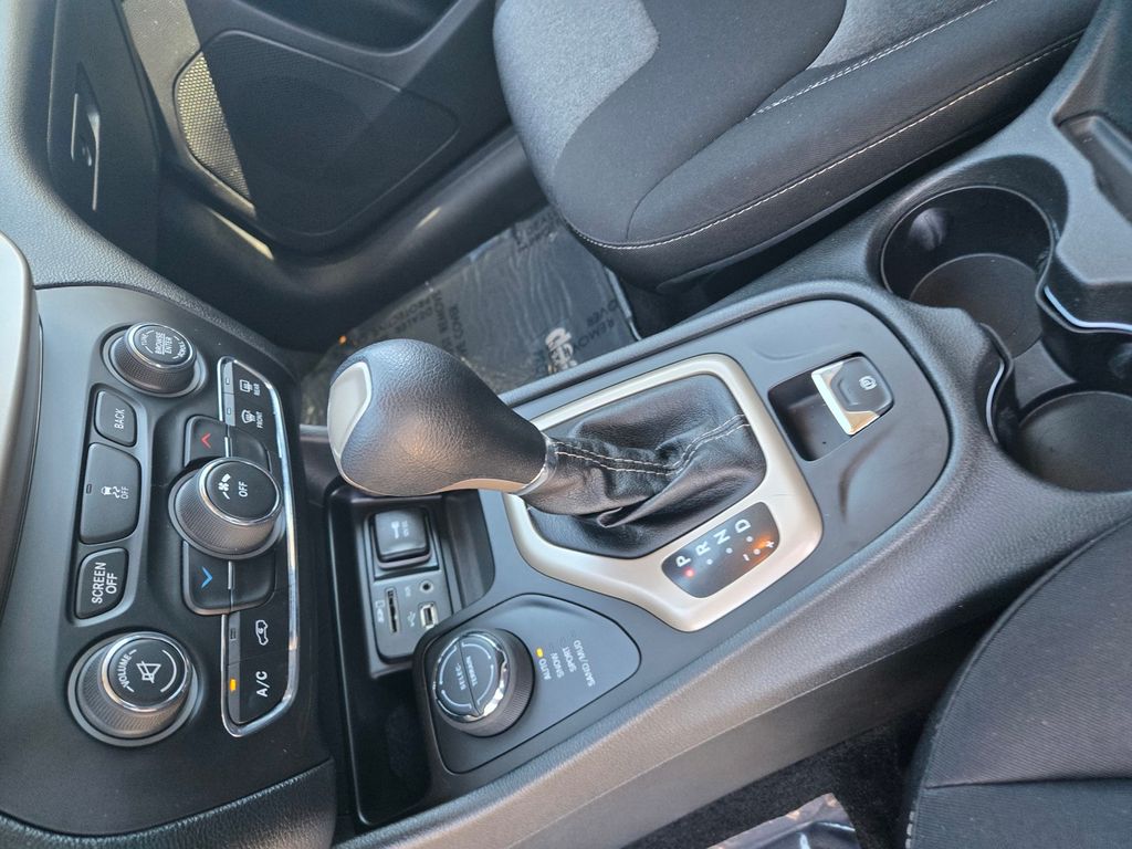 Thumbnail: 2014 Jeep Cherokee - 18