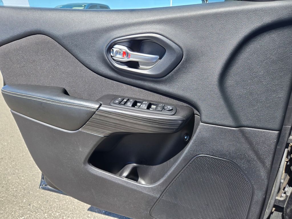 Thumbnail: 2014 Jeep Cherokee - 20