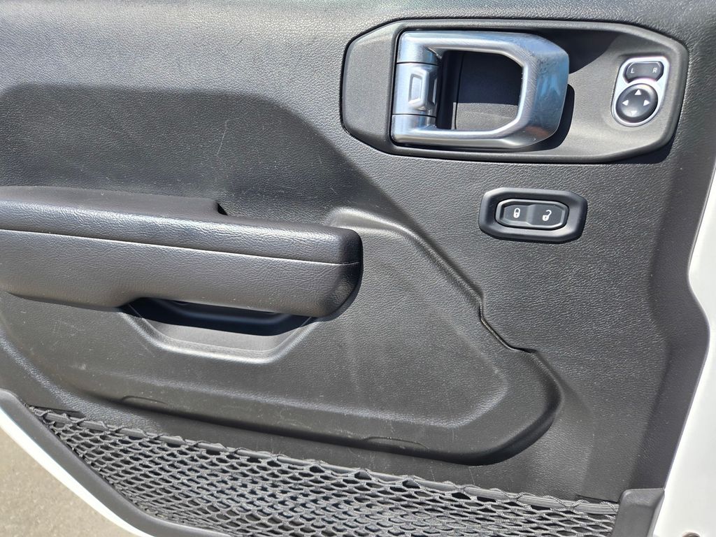 Thumbnail: 2024 Jeep Wrangler - 20