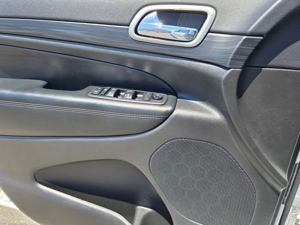 Thumbnail: 2021 Jeep Grand Cherokee - 20