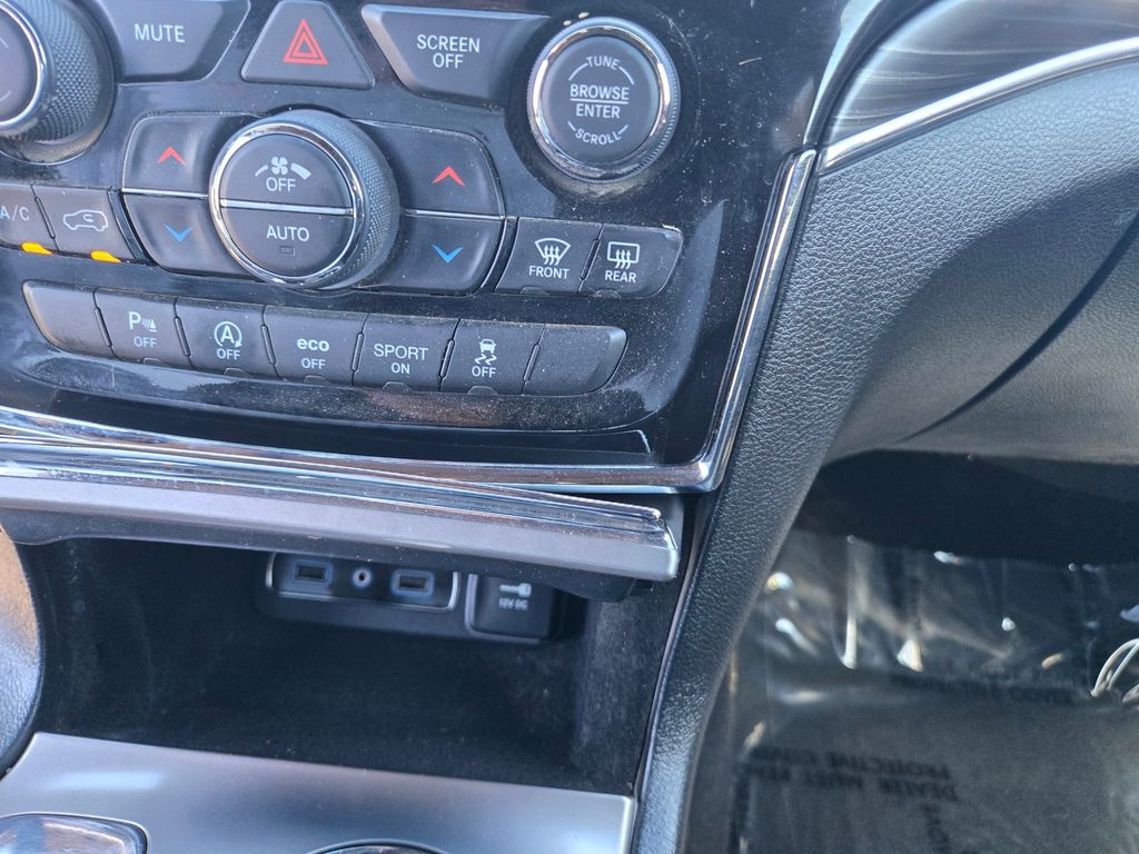 Thumbnail: 2021 Jeep Grand Cherokee - 19
