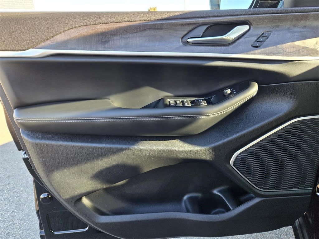 Thumbnail: 2025 Jeep Grand Cherokee - 19