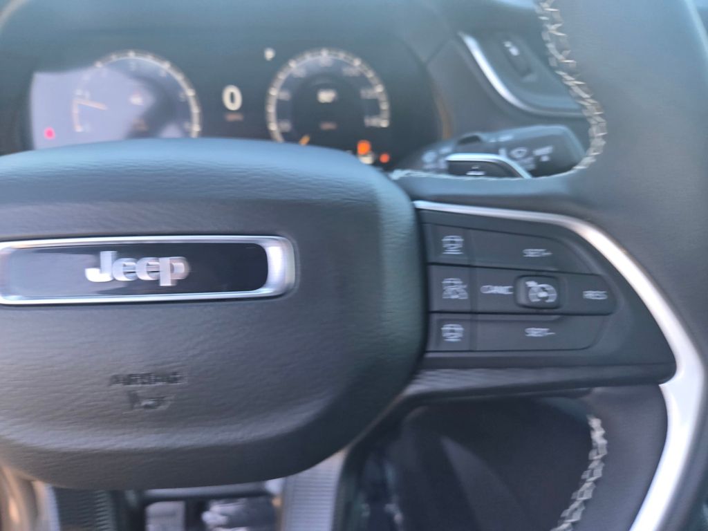 Thumbnail: 2026 Jeep Grand Cherokee L - 21