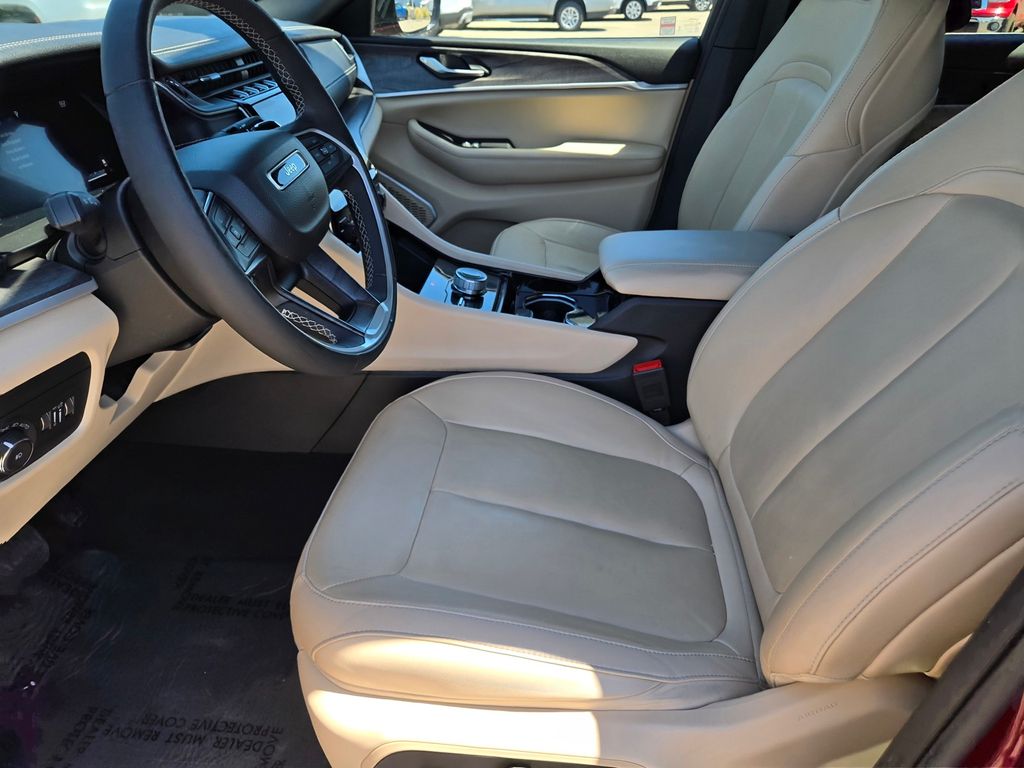 Thumbnail: 2023 Jeep Grand Cherokee L - 8