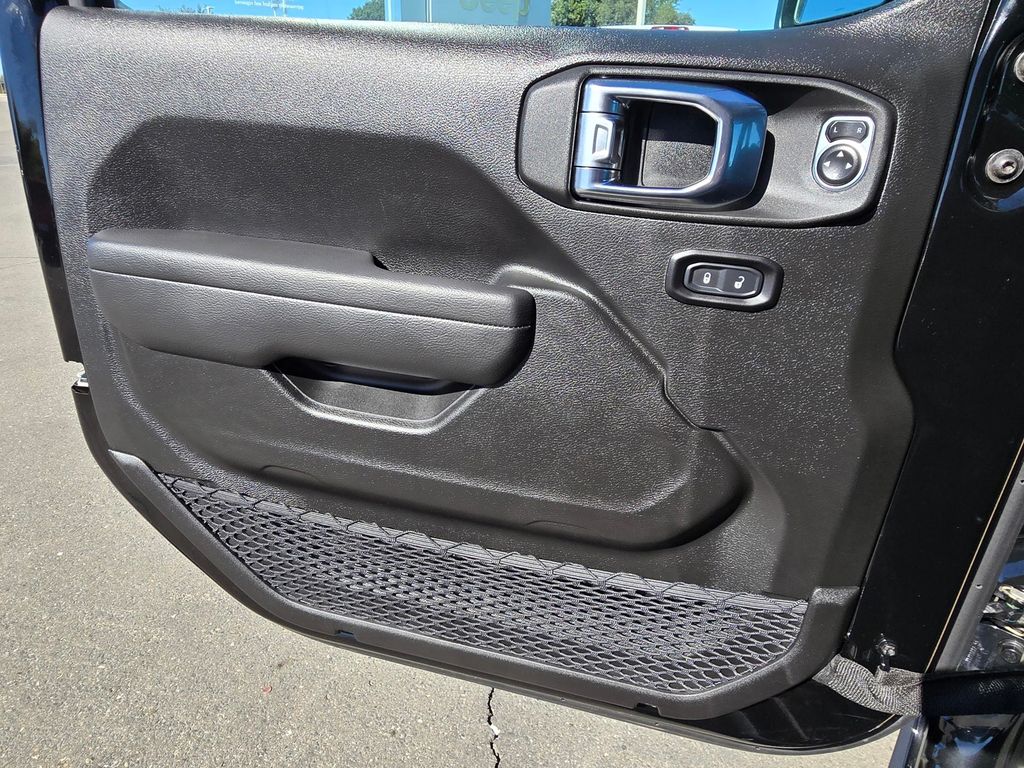 Thumbnail: 2026 Jeep Wrangler - 18