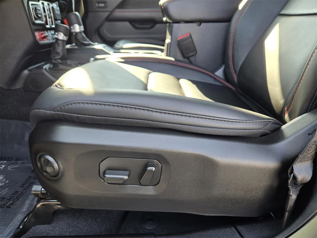 Thumbnail: 2025 Jeep Wrangler - 17