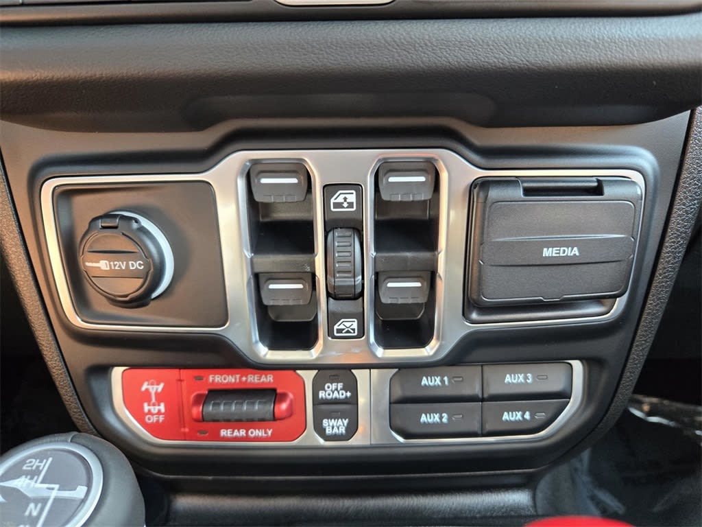 Thumbnail: 2025 Jeep Wrangler - 19