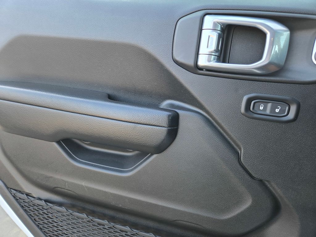 Thumbnail: 2024 Jeep Wrangler - 20