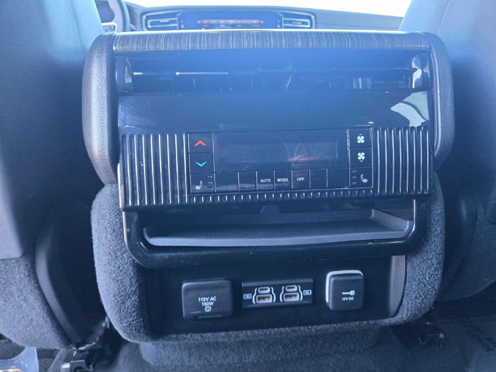 Thumbnail: 2024 Jeep Wagoneer - 17