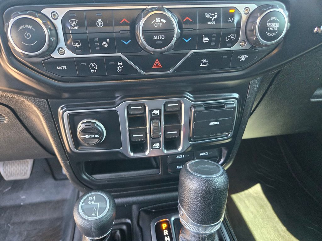 Thumbnail: 2020 Jeep Gladiator - 18