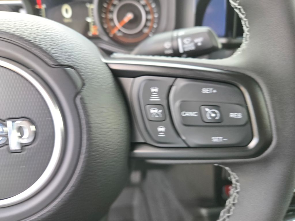 Thumbnail: 2026 Jeep Gladiator - 22