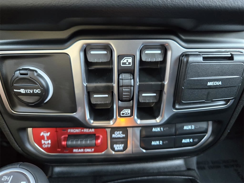 Thumbnail: 2025 Jeep Gladiator - 18