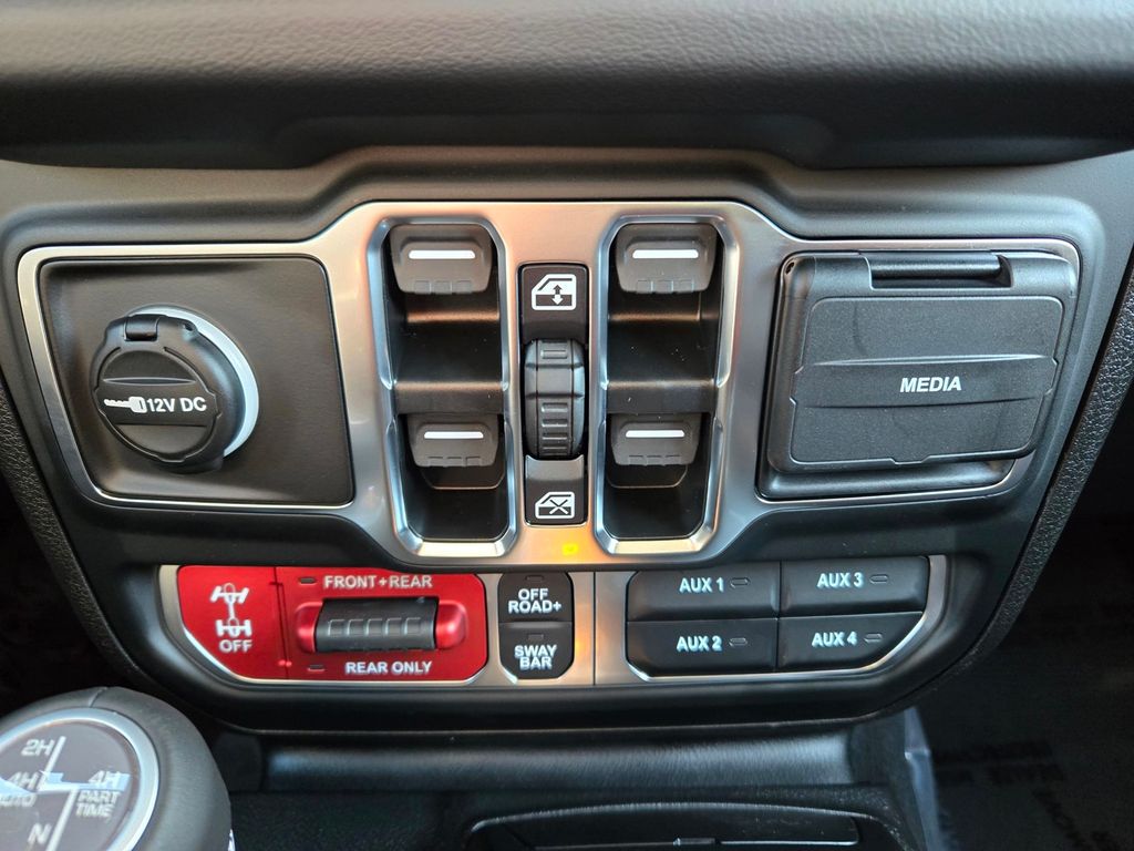 Thumbnail: 2025 Jeep Gladiator - 19