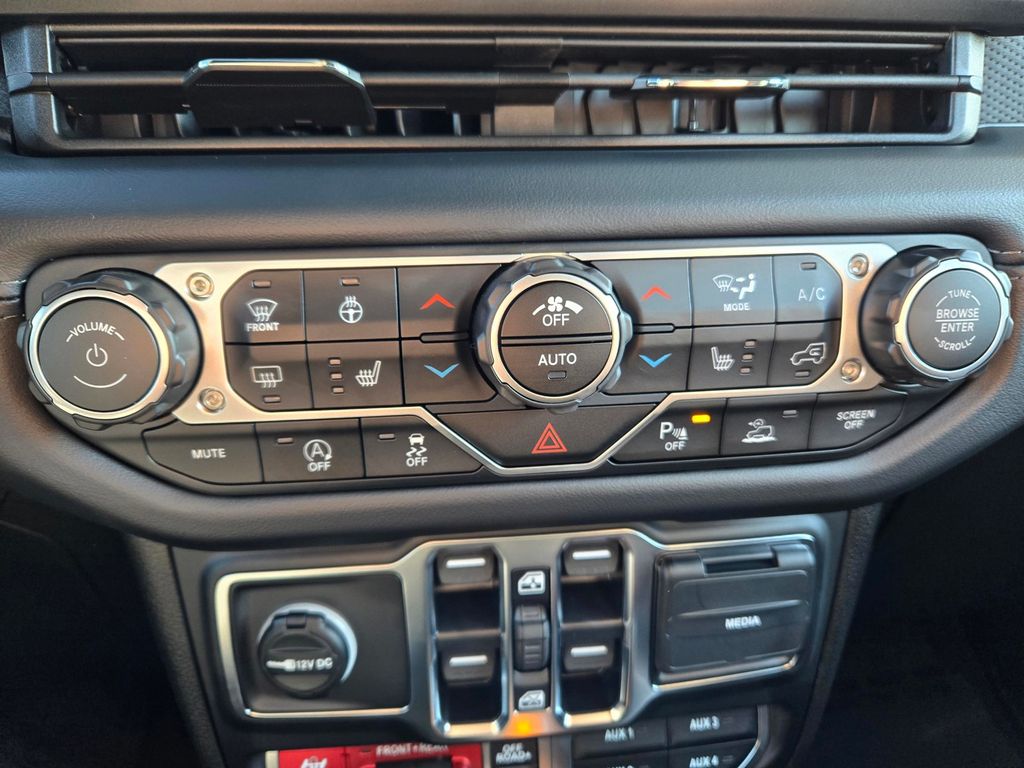 Thumbnail: 2025 Jeep Gladiator - 20