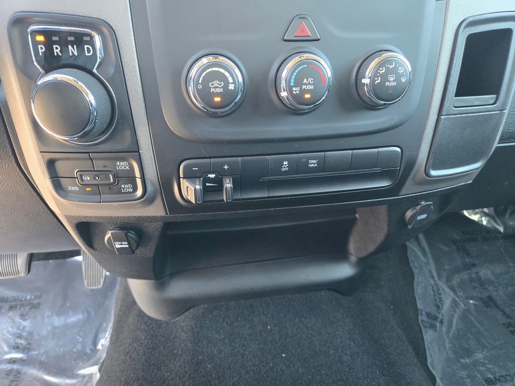 Thumbnail: 2024 RAM 1500 - 18