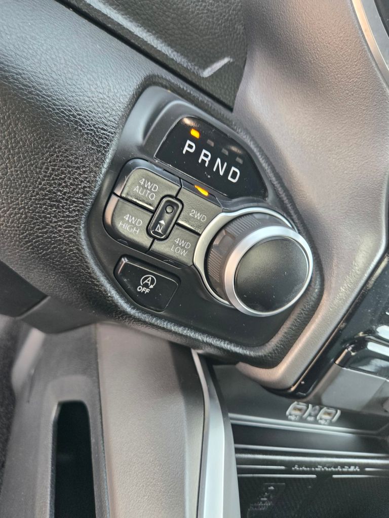 Thumbnail: 2025 RAM 1500 - 17