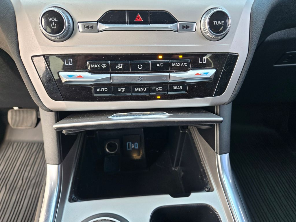 Thumbnail: 2020 Ford Explorer - 19