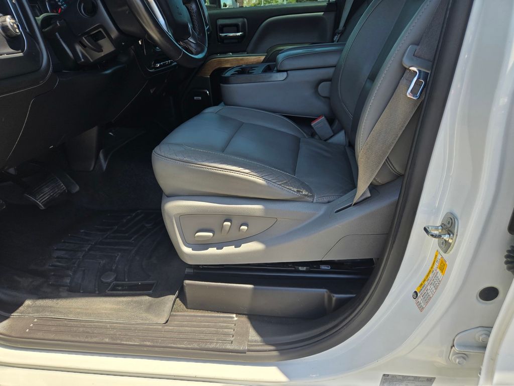 Thumbnail: 2015 Chevrolet Silverado 2500 - 16