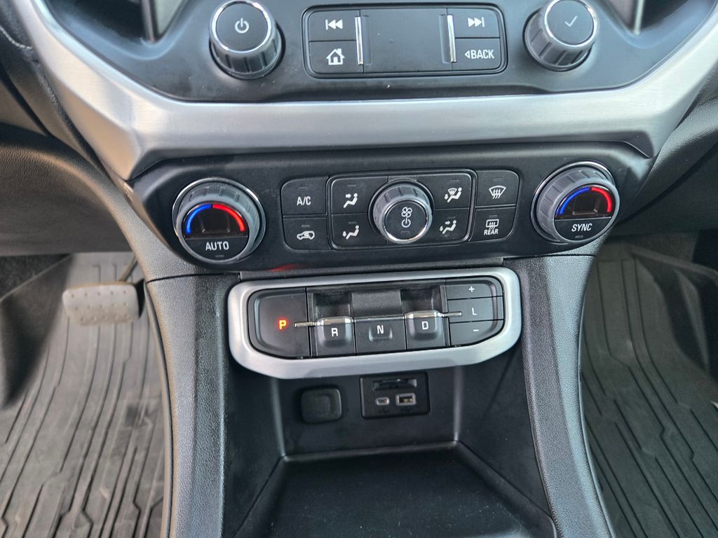 Thumbnail: 2023 GMC Acadia - 18