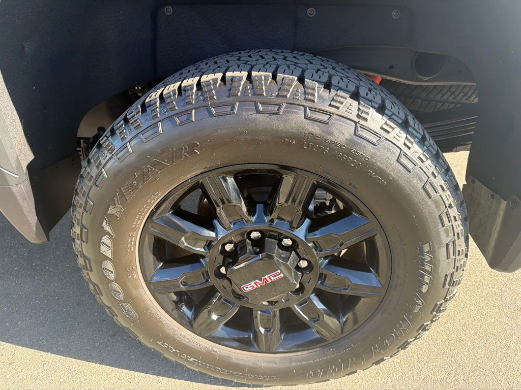Thumbnail: 2026 GMC Sierra 2500 - 17