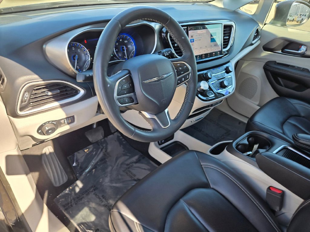 Thumbnail: 2023 Chrysler Pacifica - 7
