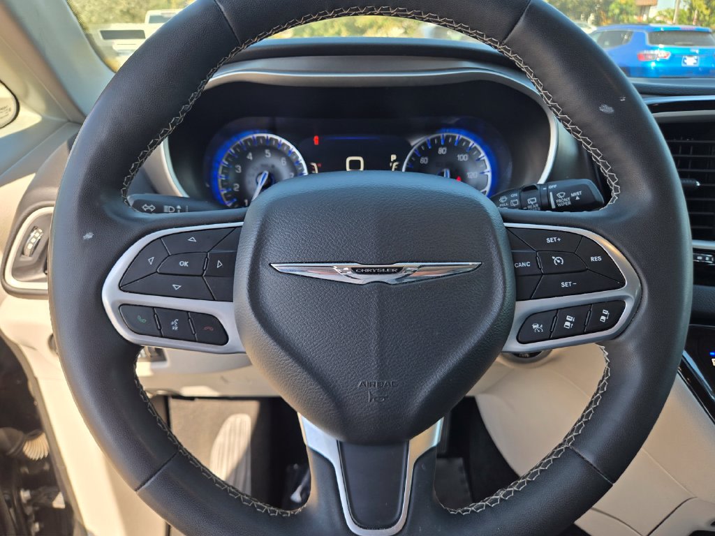 Thumbnail: 2023 Chrysler Pacifica - 11