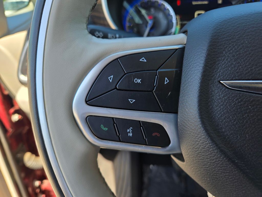 Thumbnail: 2021 Chrysler Pacifica - 22