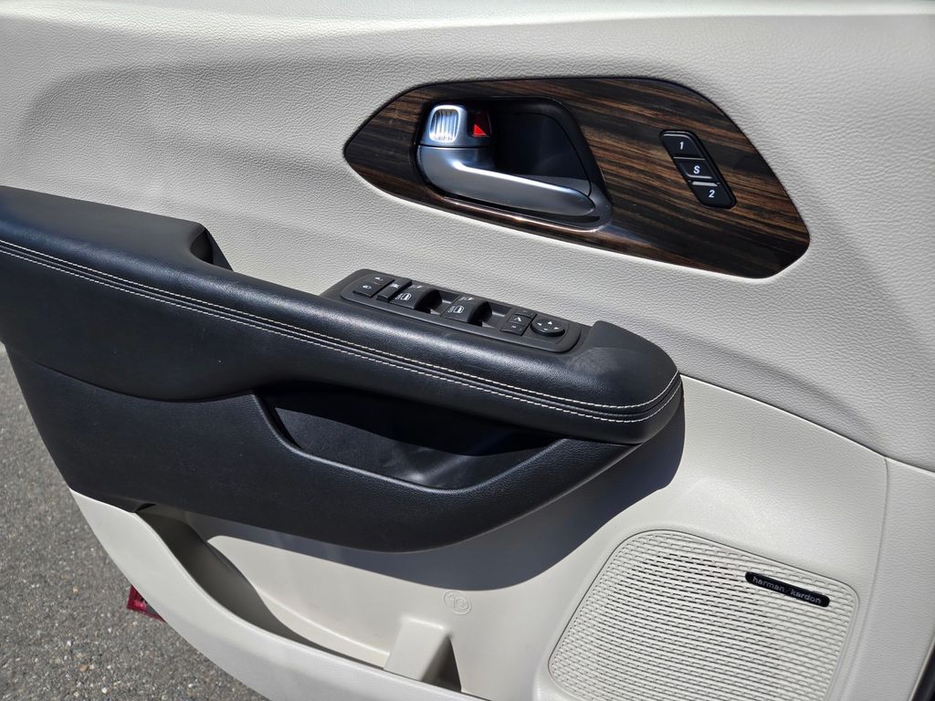 Thumbnail: 2021 Chrysler Pacifica - 20