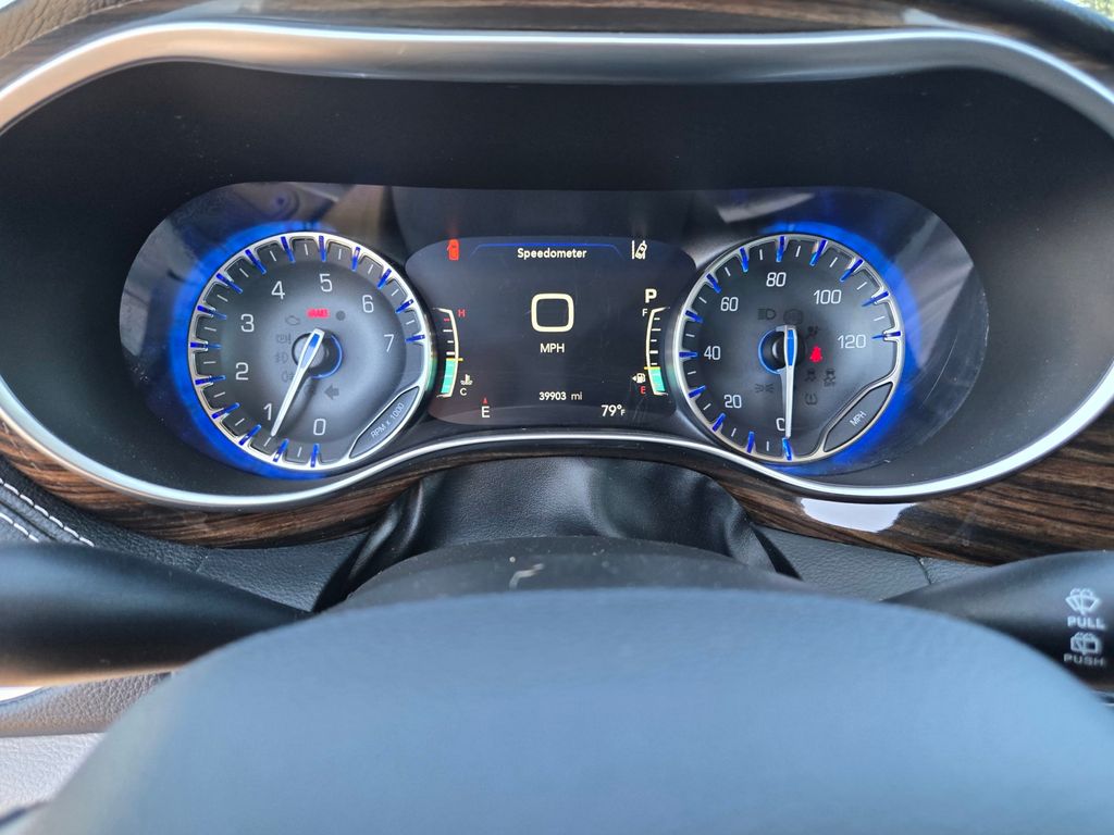 Thumbnail: 2021 Chrysler Pacifica - 14