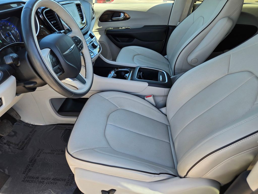 Thumbnail: 2021 Chrysler Pacifica - 9