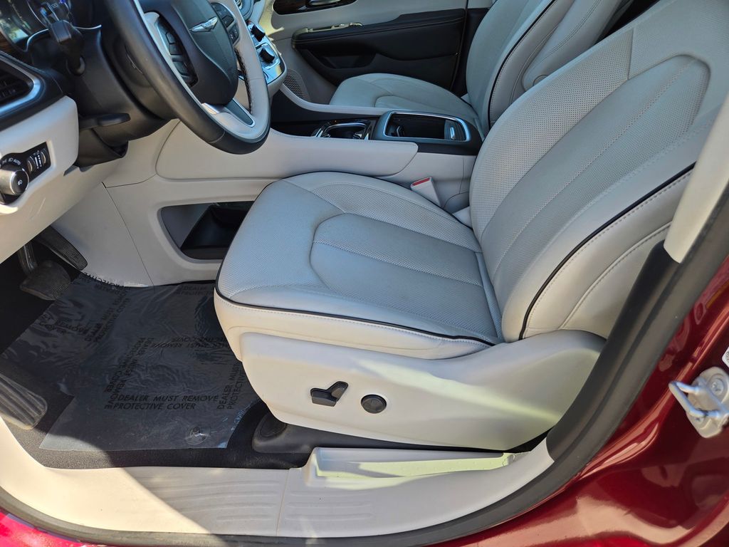 Thumbnail: 2021 Chrysler Pacifica - 10