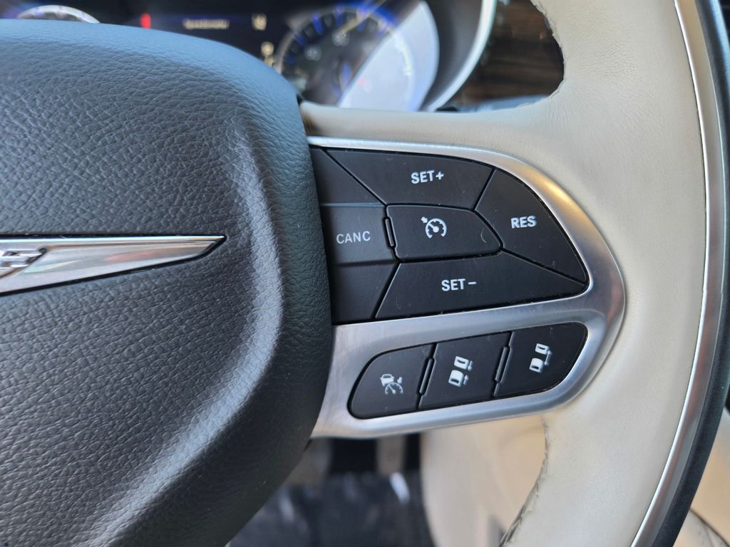 Thumbnail: 2021 Chrysler Pacifica - 21