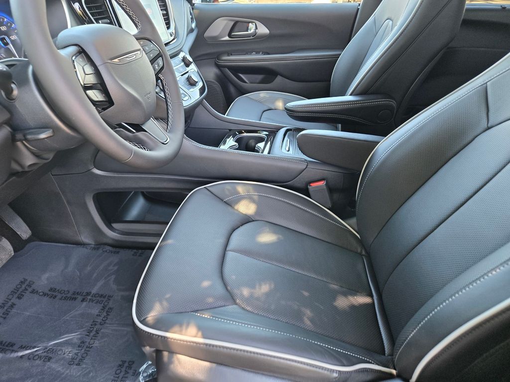 Thumbnail: 2027 Chrysler Pacifica - 8