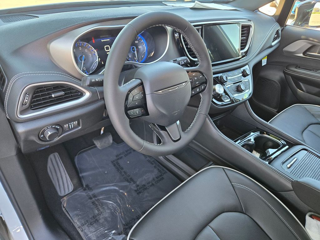 Thumbnail: 2027 Chrysler Pacifica - 7