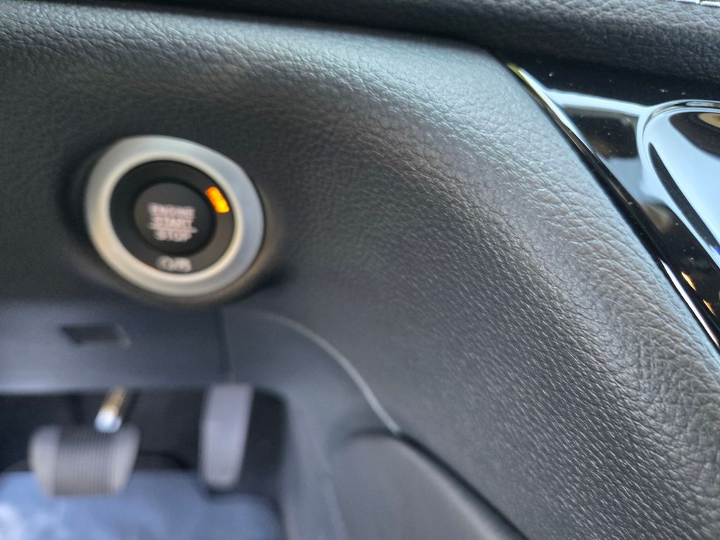 Thumbnail: 2027 Chrysler Pacifica - 17