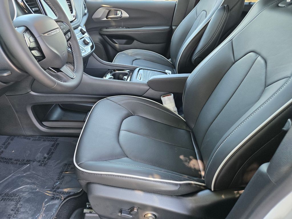 Thumbnail: 2027 Chrysler Pacifica - 9