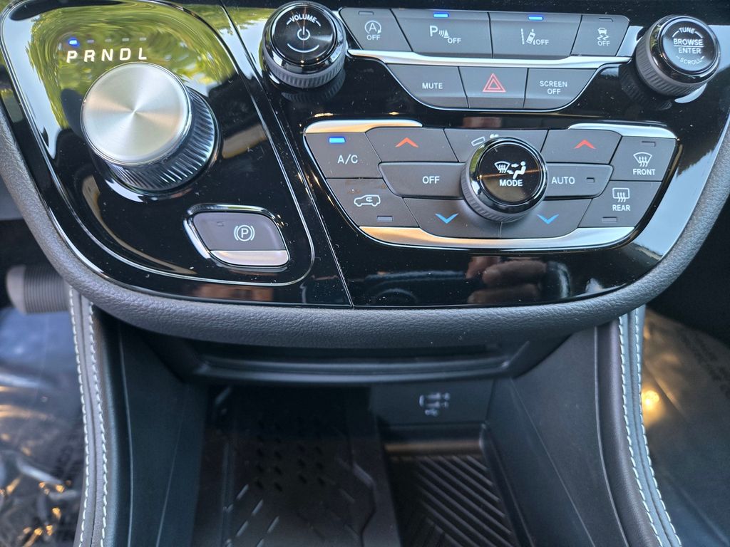 Thumbnail: 2027 Chrysler Pacifica - 16