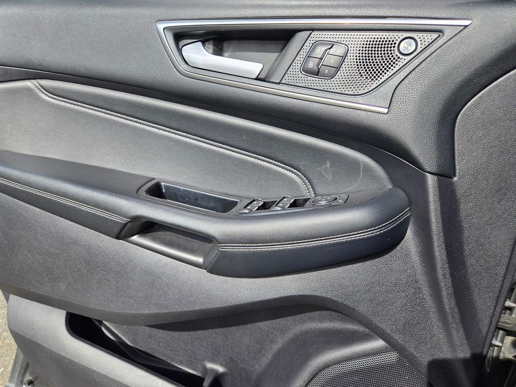 Thumbnail: 2019 Ford Edge - 20