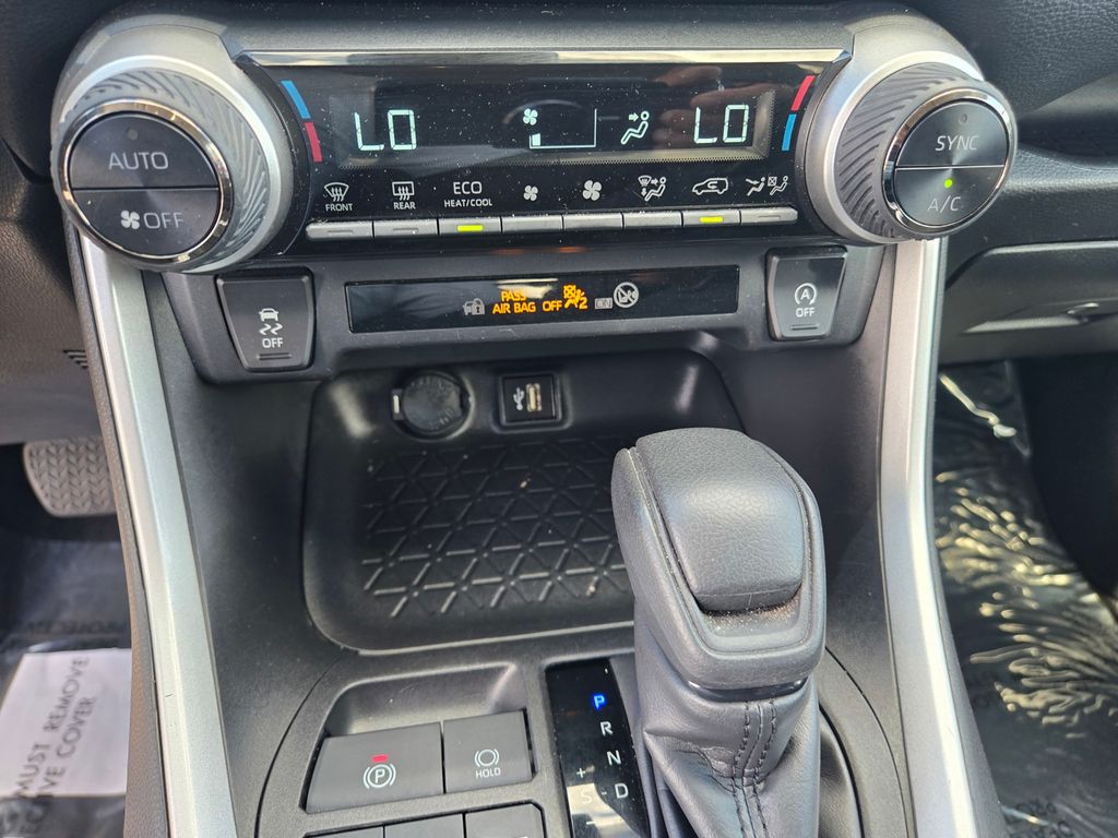 Thumbnail: 2024 Toyota RAV4 - 17
