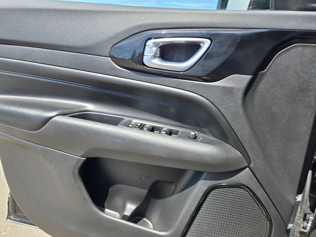 Thumbnail: 2025 Jeep Compass - 20