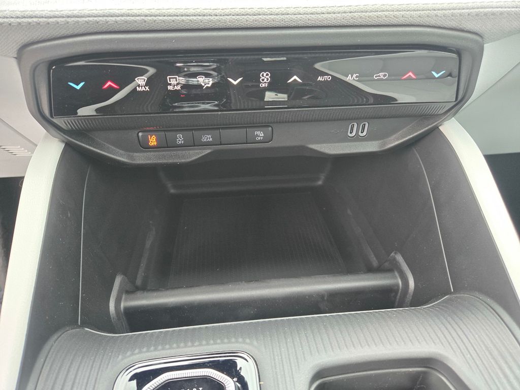 Thumbnail: 2026 Jeep Cherokee - 18