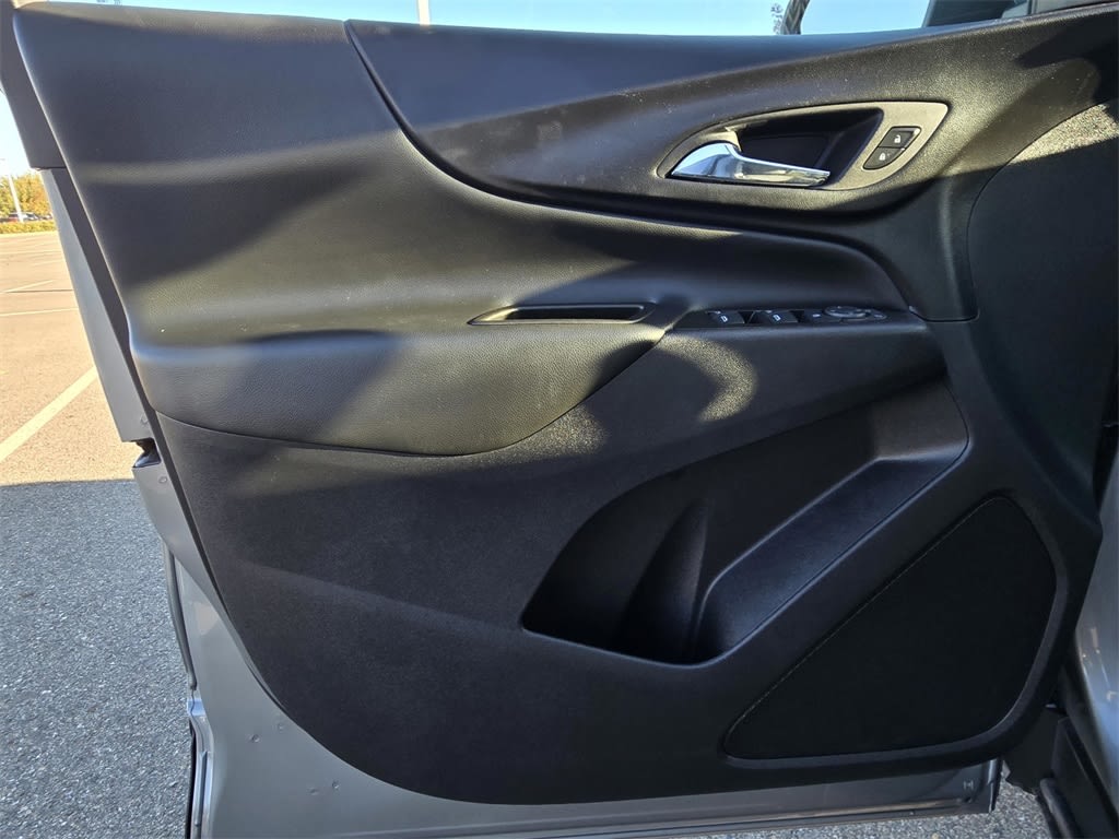 Thumbnail: 2023 Chevrolet Equinox - 18